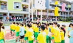 大村國小「親子科學」園遊會，家長熱心陪孩子共遊。（照片學校提供）