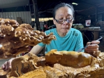 台灣著名木雕家林正發新作「母子情深」