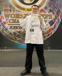 馬來西亞「世界廚藝大賽」，大葉陳奕廷同學勇奪「糕點展示品」類金牌。（照片大葉提供） 　