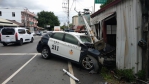 警車違規行駛｜自撞車道號誌桿，車頭全毀、警員受傷，關山警先關懷後懲處！