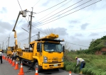 小犬颱風發威 雲林沿海地區累計近4萬7千戶停電 經台電持續搶修 截至今晚仍有約3千戶停電 麥寮豐安、橋頭國小明天停課！