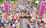 白沙屯媽祖「粉紅超跑」首次來嘉 人潮滿滿！ 市長黃敏惠等人祈願媽祖賜福 護佑全嘉〜