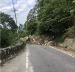 晴天山崩｜卓富公路，從明里到石平唯一通路坍了，縣長徐榛蔚會勘坍方路段，指示相關單位全力搶通！