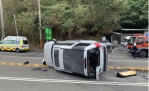 對撞翻車｜闖入對方車道，臺東台9線406.8公里，2車毀2人傷送醫！