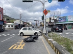 闖紅燈｜小轎車、機車路口車禍，2騎士受傷送醫，壽豐警究責！