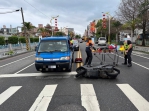 3車連環撞｜無照機車騎士頭部重創送醫，花警調查！