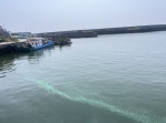 新港港區船筏排放廢棄物｜海巡清撈、追究責任！