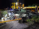 車子撞得很慘｜2人OHCA、1人受傷，臺東市大學路二段平交道附近，暗夜自撞後衝進排水溝！