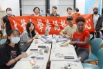 大葉華語中心教外籍學生製作祈福香包。（照片大葉提供）