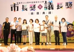 「垂範杏壇 楊承接棒」112學年度國中小應屆畢業生「市長獎」暨「議長獎」頒獎典禮 市長黃敏惠、議長陳姿妏送上祝福〜