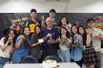 大葉企管系國際學生，體驗台灣肉粽文化。（照片大葉提供）