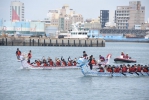 澎湖端午龍舟競賽熱鬧登場  29隊近千人齊聚第三漁港競技共賀佳節  議長陳毓仁、議員莊光大、議員呂黃春金、議員吳政杰、議員蘇陳綉色、縣府秘書長楊書舜、澎防部指揮官陳俊源中將、土銀澎湖分行胡秀玲經理、高雄市澎湖同鄉會理事長莊敏治、台北市同鄉會理事長鄭健一，也都在場一同為選手們加油。