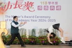 一字馬、後空翻創意秀登場！黃偉哲與台南學子合影 留下最酷畢業照