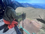 攻奇萊主峰扭傷腳踝｜步道多處需拉繩攀爬難以自行下山，空中救援送醫！