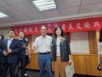西嶼之光-橫礁之女-- 陳玉秀 新任交通部觀光署長 澎湖縣西嶼鄉長李添進特別前往台北出席陳玉秀就職典禮代表鄉親給予其支持與鼓勵 交通部長陳世凱日前召開記者會宣布，署長陳玉秀，除了是改制署後第一位女性署長、第一位出身民間業界的署長，也是首位不具公務人員身分的觀光首長。