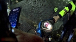 異想天開｜油箱沒油，颱風夜機車男烈酒加入油箱拋錨，關山警送去搭火車回家！