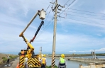 丹娜絲強風豪雨襲台 造成雲林地區嚴重停電 停電戶數曾高達9萬7千多戶 台電雲林區處持續搶修 力拚今晚11點前全部復電！