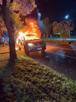 暗夜火燒車｜馬亨亨大道，車主為縣議員楊秋珍，車輛全毀、無人受傷！