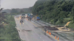 豪雨成災｜車輛涉險闖泥流，台九線大武段多處坍方土石流在馬路上竄流，朝庸溪溪水暴漲淹沒橋面，達仁、大武和蘭嶼鄉停止上班上課！