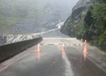 薇帕雨彈狂炸南橫檜谷路大規模土石崩落