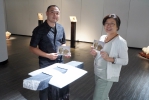 大葉造藝系碩士生蔡伊鈞個展，副教授廖秀玲肯定成果。（照片大葉提供）