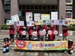 颱風後落實「巡倒清刷」 嘉市衛生局與環保局長聯手示範除「孓」步驟 消除登革熱病媒蚊