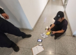 聽信詐團「投資理財」話術，婦人第4次面交失敗，警方逮捕車手。（照片警方提供）