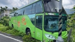ㄧ路衝撞｜統聯客運大客車，光復鄉鬧區，險些撞上路人，最後撞上路燈桿才停下來，駕駛人：服用發燒藥後身體不適所致！
