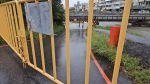 溪水暴漲封閉｜水淹花蓮市與吉安鄉之間的鐵路地下道