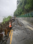 馬路不見了｜災情慘重，豪雨造成部落聯外道路路基掏空，達仁鄉土坂國小7/31日停班課！
