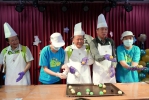 「情滿中秋 魔豆獻禮」中秋新品發表會 陳光復化身代言人 攜手各界愛心認購破千盒月餅 活動現場認購踴躍，議長陳毓仁認購9入禮盒400盒；台電尖山發電廠副廠長謝華昌代表認購6入280盒、9入35盒，共315盒；澎湖福朋喜來登酒店監察人黃湄涵認購6入100盒，大家一起給予身障朋友最大的支持與肯定。