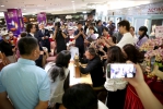 2025 摩瑟水晶特展 古典雕刻大師史沃博達  嘉義遠百展現精湛水晶雕工 百年榮光再起