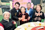 縣長鍾東錦頒獎表揚114年績優社區照顧關懷據點暨志工 高齡93歲的張賴菊妹 有意義 越做越歡喜
