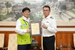 海軍馬公後勤支援指揮部指揮官吳泳祥榮調　  林皆興頒發榮譽縣民證表彰貢獻  林皆興表示，海軍馬公後勤支援指揮部長期肩負馬公港區各型艦艇修護、補給及保修等重要任務，對國軍戰備整備及後勤支援體系至關重要。在吳泳祥指揮官領導下，不僅圓滿完成各項戰備任務與後勤支援工作，更積極投入地方事務，充分展現軍民合作、攜手共好的精神。