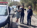 執勤途中遇外籍美女求助，仁愛外事女警溝通無障礙