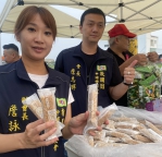 中埔鄉救國團委會「阿里山茶香」暖心隨行 進駐白沙屯媽祖進香現場致敬冷泡茶