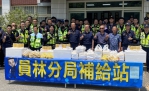 員林警力全開，維護大甲媽回鑾平順，各派出所警友站設補給站，給警察加油打氣。（照片警方提供）