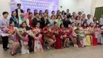 母親節前夕，副總統蕭美琴（二排中）由立委陳素月陪同向東南亞新住民媽媽賀節。（照片記者林碧珠攝）　