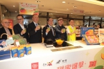台南「香檳芒果」品牌亮相 黃偉哲北上台中化身最佳代言人 搶攻市場