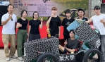 全國大專校院環保節能車大賽，大葉獲「車輛製作」佳作，左1為指導老師。（照片大葉提供） 　