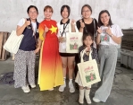 「新住民多元文化共融」推出「茉莉新一袋－網印手作體驗」。（照片移民署提供）