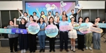 5團「傑出演藝團隊」和2團「潛力演藝團隊」，由王縣長頒發證書。（照片縣府提供）
