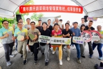 中區農改場「青農實戰班」成果發表，場長楊宏瑛（前排右6）讚許「實戰培訓」成效。（照片農改場提供）