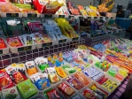 高雄大寮某夜市賣來路不明中國零食查封53.8公斤