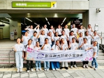 8月參加「世界合唱大賽」的大村國小合唱團31名團員，出現在中捷市政府站。（照片大村國小提供）