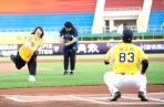 中信兄弟、味全龍決戰棒球原鄉 嘉義市長黃敏惠開球點燃戰火！