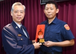 手滑心慈助姊弟倆度難關 吳敬田表揚肯定義行嘉為