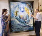 慈悲心 「靈境畫影神祇之美」丘璦珍創作展 萬和宮展出洋溢溫馨感恩
