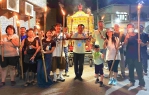 嘉義縣布袋過溝「火燈夜巡」熱鬧登場 縣長翁章梁等人與鄉親「迓火燈」共祈地方平安〜