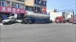 聯結車連環撞｜成功鎮小轎車、路燈及民宅，唏哩嘩啦慘不忍睹，駕駛受傷送醫！